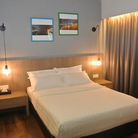 Riverside Boutique Hotel Kuantan Exterior photo