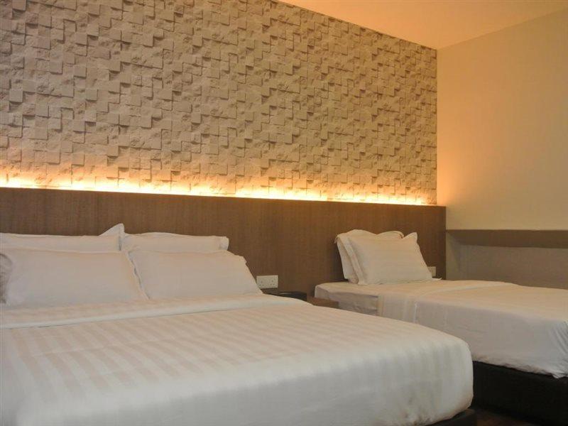 Riverside Boutique Hotel Kuantan Exterior photo